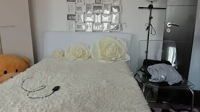 sweetemy4u online show from January 8, 7:45 am