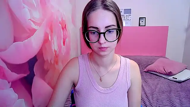 AliceAdams online show from December 11, 11:30 am