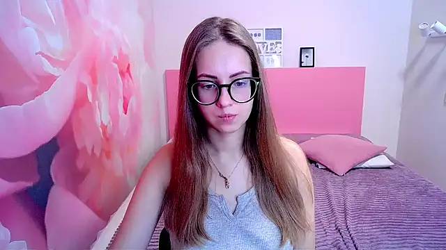 AliceAdams online show from December 18, 7:36 am