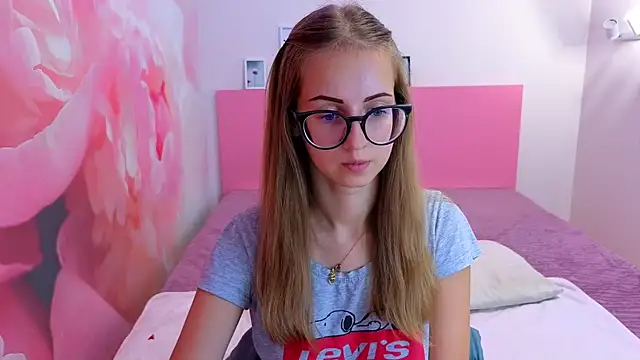 AliceAdams online show from September 19, 6:37 am