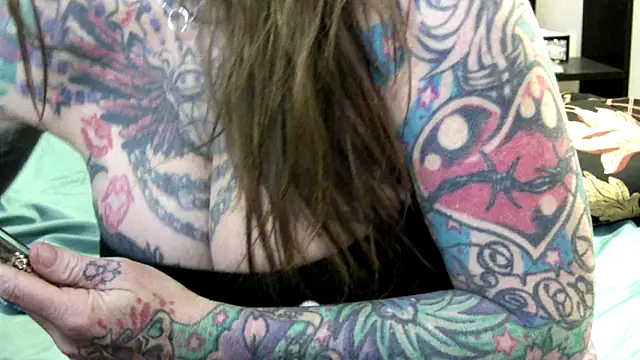 pamelagunns online show from March 8, 4:17 pm