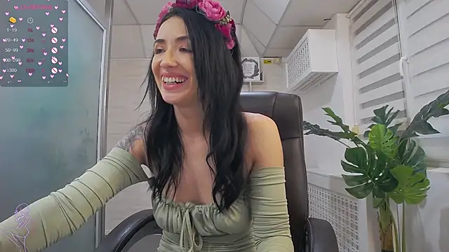 Snapshot of GlamKate chatting on March 10, 10:15 am GlamKate online show from March 10, 10:15 am