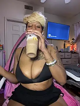 Snapshot of MzParker chatting on January 24, 2:30 pm MzParker online show from January 24, 2:30 pm