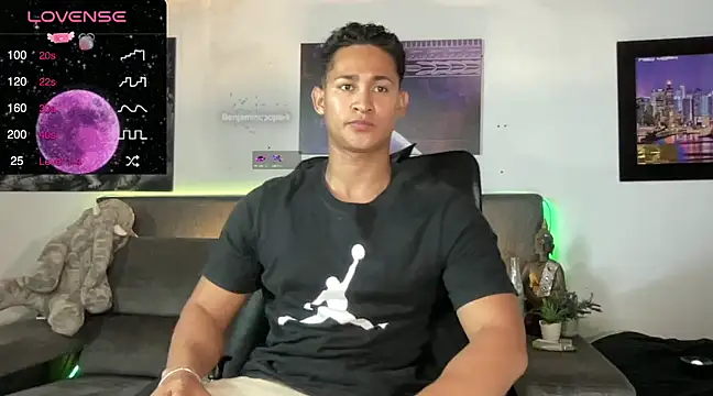 Snapshot of BenjaminCooperk chatting on March 21, 5:11 am BenjaminCooperk online show from March 21, 5:11 am