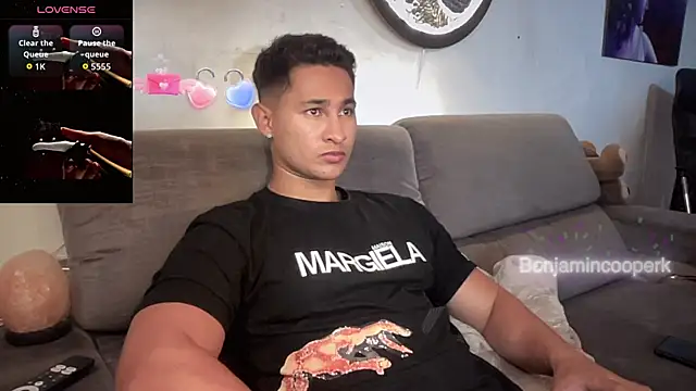 Snapshot of BenjaminCooperk chatting on October 17, 7:11 am BenjaminCooperk online show from October 17, 7:11 am