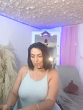 Snapshot of zullyxhot chatting on November 25, 9:37 pm zullyxhot online show from November 25, 9:37 pm