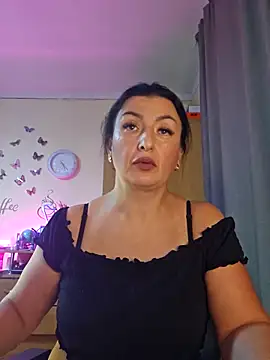 Snapshot of Hotangel75 chatting on October 27, 6:28 am Hotangel75 online show from October 27, 6:28 am