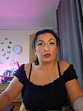 Snapshot of Hotangel75 chatting on November 4, 9:41 am Hotangel75 online show from November 4, 9:41 am