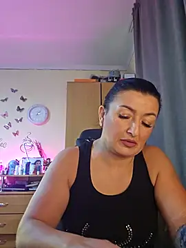 Snapshot of Hotangel75 chatting on November 10, 10:14 am Hotangel75 online show from November 10, 10:14 am