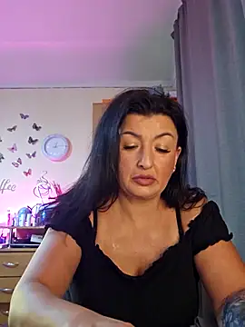 Snapshot of Hotangel75 chatting on November 12, 9:21 am Hotangel75 online show from November 12, 9:21 am