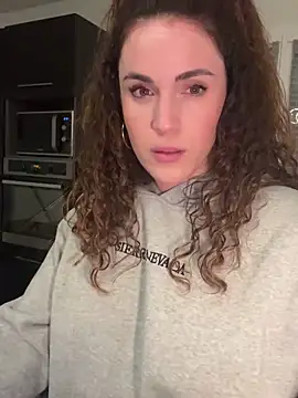 Snapshot of Clara-xoxo chatting on February 6, 8:02 pm Clara-xoxo online show from February 6, 8:02 pm