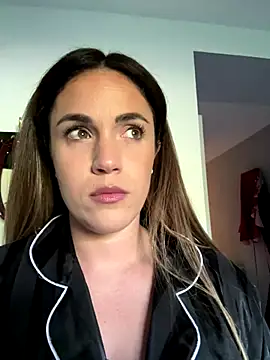 Snapshot of Clara-xoxo chatting on September 26, 8:18 am Clara-xoxo online show from September 26, 8:18 am