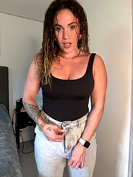 Snapshot of Clara-xoxo chatting on October 3, 12:57 pm Clara-xoxo online show from October 3, 12:57 pm