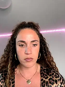 Snapshot of Clara-xoxo chatting on October 21, 2:18 pm Clara-xoxo online show from October 21, 2:18 pm