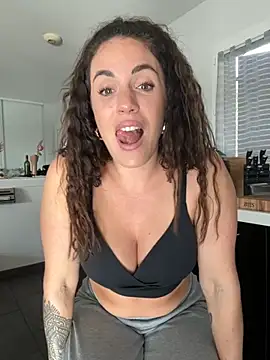 Snapshot of Clara-xoxo chatting on November 28, 1:03 pm Clara-xoxo online show from November 28, 1:03 pm