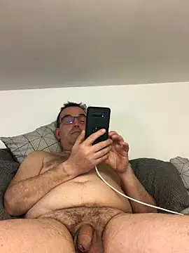 Snapshot of Lentbulant chatting on March 5, 4:35 pm Lentbulant online show from March 5, 4:35 pm