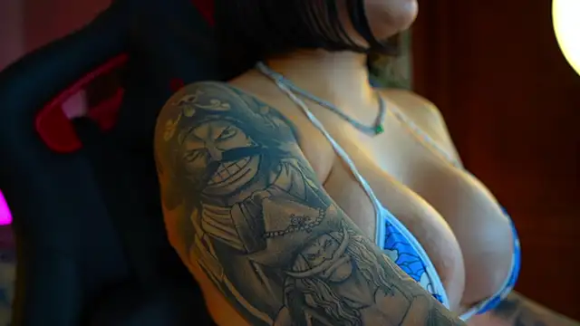 Snapshot of ambarEvans chatting on December 6, 1:51 am ambarEvans online show from December 6, 1:51 am