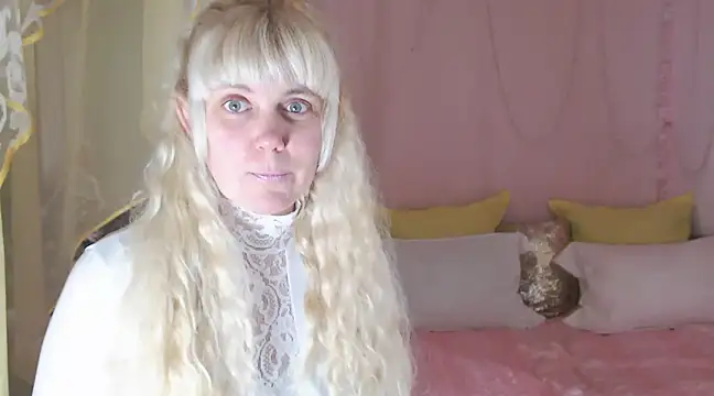 SunnySylvia online show from December 12, 5:26 pm