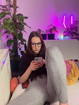 Trixie-Tainted online show from January 8, 9:42 am