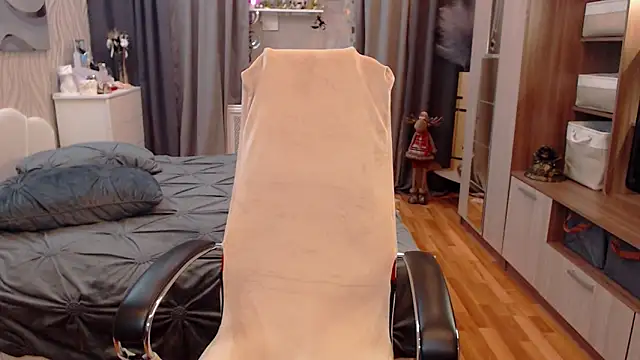 Snapshot of Victoria_BBW chatting on February 24, 8:14 pm Victoria BBW online show from February 24, 8:14 pm