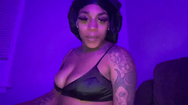 Snapshot of Creamesensation chatting on December 7, 2:31 am Creamesensation online show from December 7, 2:31 am