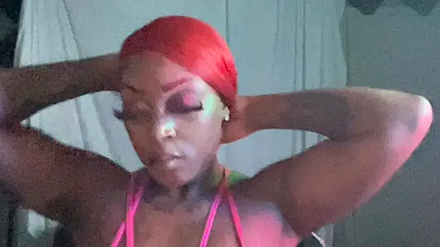 Snapshot of Creamesensation chatting on December 16, 1:21 am Creamesensation online show from December 16, 1:21 am