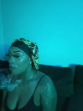 Snapshot of Creamesensation chatting on January 17, 1:25 am Creamesensation online show from January 17, 1:25 am