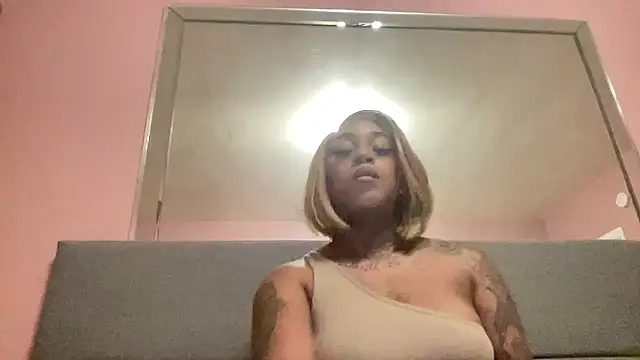 Snapshot of Creamesensation chatting on February 4, 8:13 am Creamesensation online show from February 4, 8:13 am