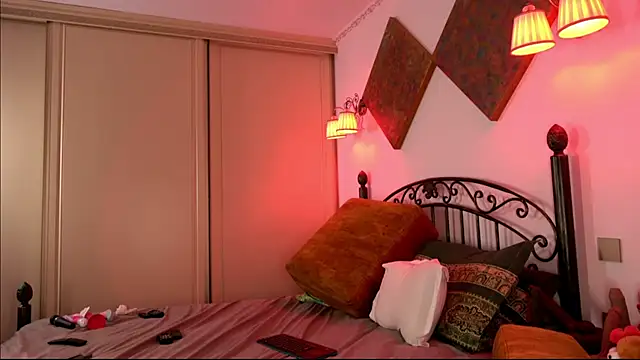 einneuesleben online show from February 8, 1:44 pm