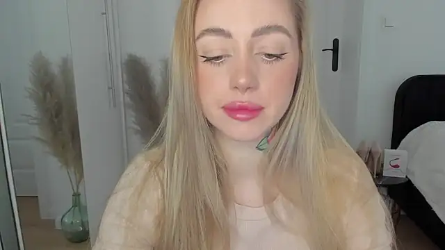 sexyCoralie online show from February 13, 7:45 am