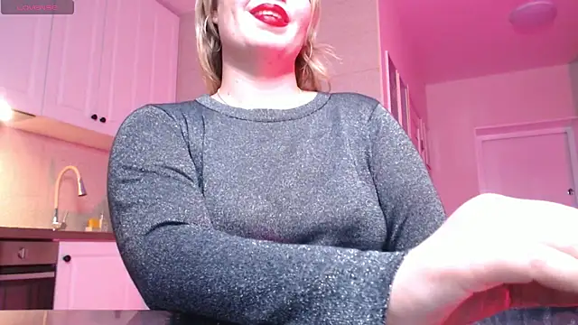 Snapshot of HotTiffani chatting on January 25, 1:30 pm HotTiffani online show from January 25, 1:30 pm