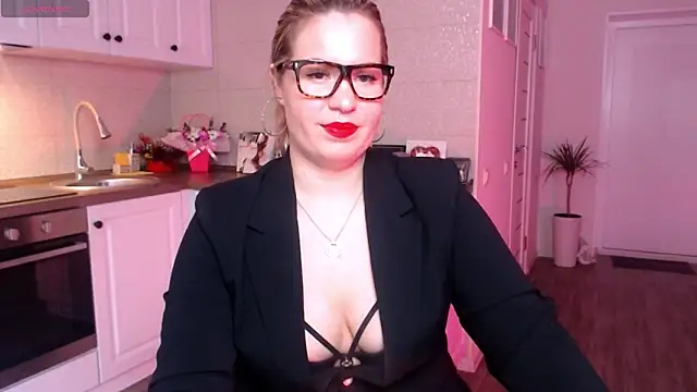 Snapshot of HotTiffani chatting on February 7, 9:26 am HotTiffani online show from February 7, 9:26 am