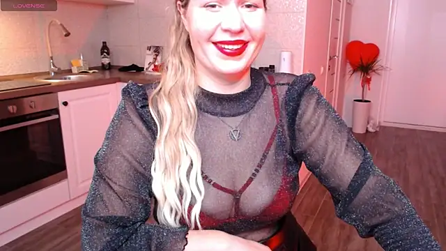 Snapshot of HotTiffani chatting on March 20, 9:04 am HotTiffani online show from March 20, 9:04 am