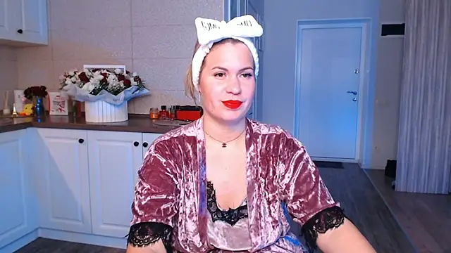 Snapshot of HotTiffani chatting on September 13, 5:07 am HotTiffani online show from September 13, 5:07 am