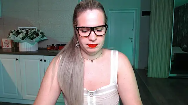 Snapshot of HotTiffani chatting on September 14, 3:11 pm HotTiffani online show from September 14, 3:11 pm