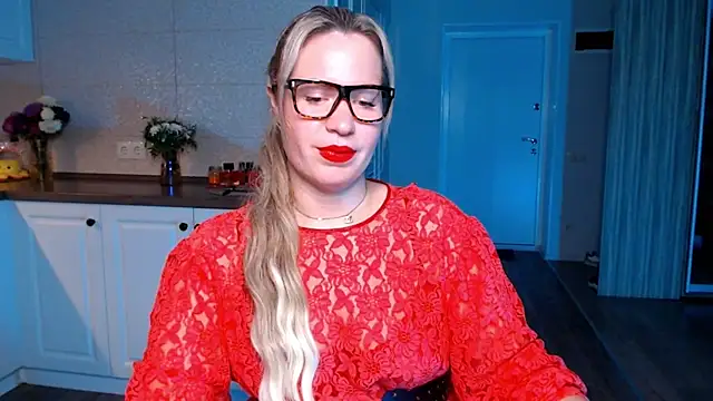 Snapshot of HotTiffani chatting on September 23, 3:37 pm HotTiffani online show from September 23, 3:37 pm