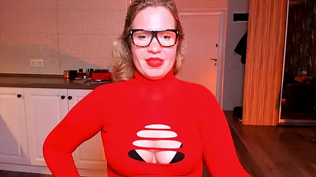 Snapshot of HotTiffani chatting on October 9, 5:55 pm HotTiffani online show from October 9, 5:55 pm