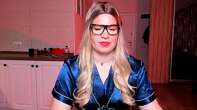 Snapshot of HotTiffani chatting on October 20, 5:52 am HotTiffani online show from October 20, 5:52 am