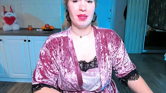 Snapshot of HotTiffani chatting on November 19, 5:18 am HotTiffani online show from November 19, 5:18 am