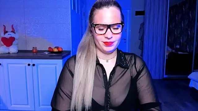 Snapshot of HotTiffani chatting on November 28, 11:13 am HotTiffani online show from November 28, 11:13 am