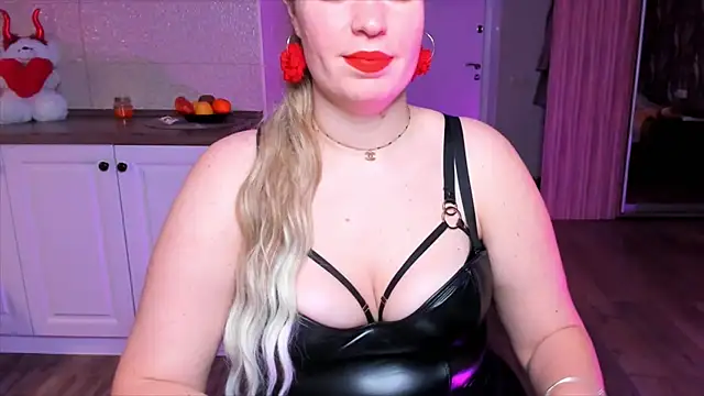 Snapshot of HotTiffani chatting on November 29, 3:59 pm HotTiffani online show from November 29, 3:59 pm