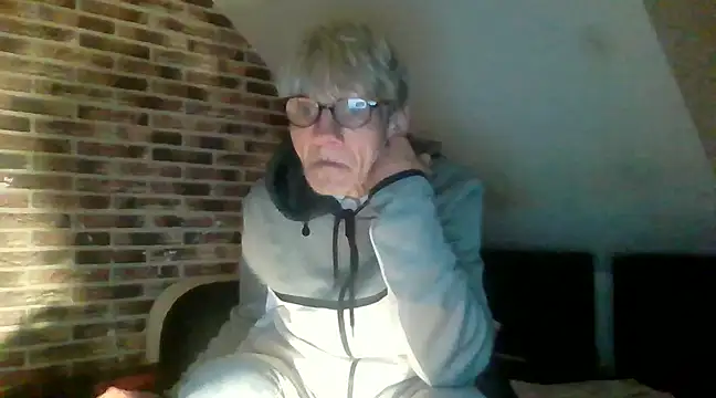 Snapshot of InMeinenMund chatting on December 6, 8:51 pm InMeinenMund online show from December 6, 8:51 pm