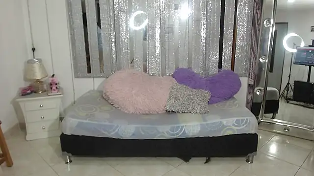 mijal queen online show from January 18, 2:25 am