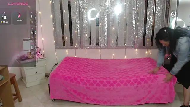 mijal queen online show from January 30, 2:27 am