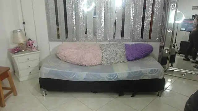 mijal queen online show from February 14, 2:50 am