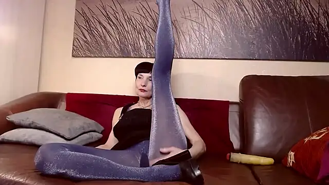 Snapshot of ElizabethLong chatting on March 16, 2:33 pm ElizabethLong online show from March 16, 2:33 pm