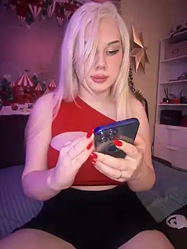 LaraHollywood online show from December 15, 3:24 am