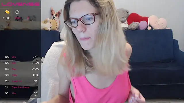 Snapshot of night_is_dark chatting on December 3, 2:05 pm night is dark online show from December 3, 2:05 pm