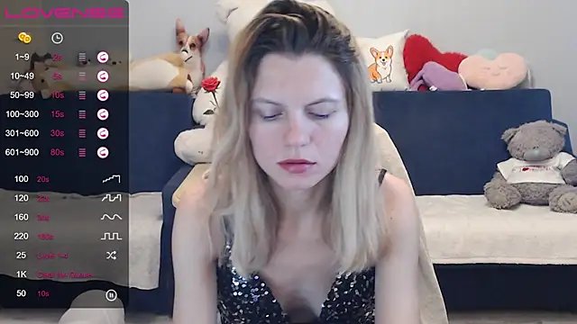 Snapshot of night_is_dark chatting on December 8, 6:17 pm night is dark online show from December 8, 6:17 pm