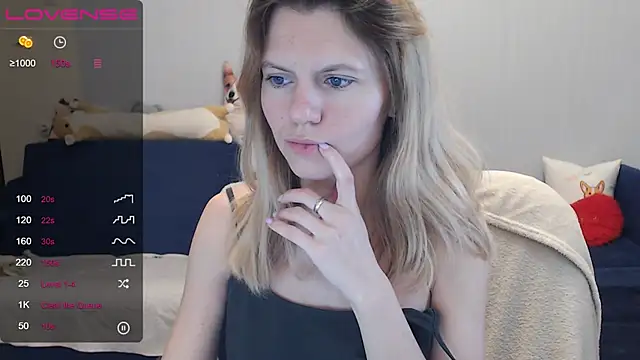 Snapshot of night_is_dark chatting on December 20, 8:34 pm night is dark online show from December 20, 8:34 pm